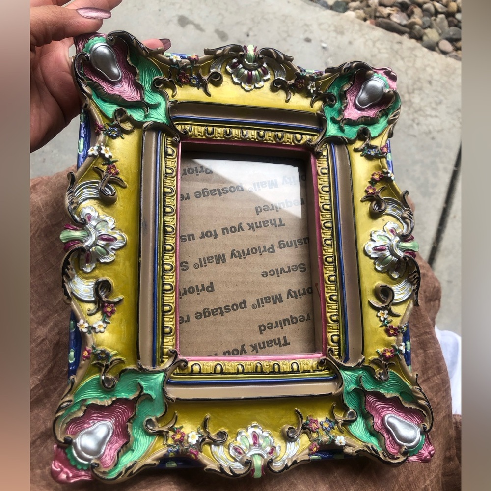 Vintage-Inspired Multicolor Picture Frame